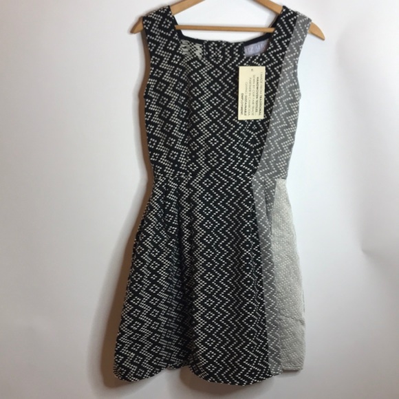 🫶Handwoven Reversible Ikat Tilly Dress - Picture 8 of 8